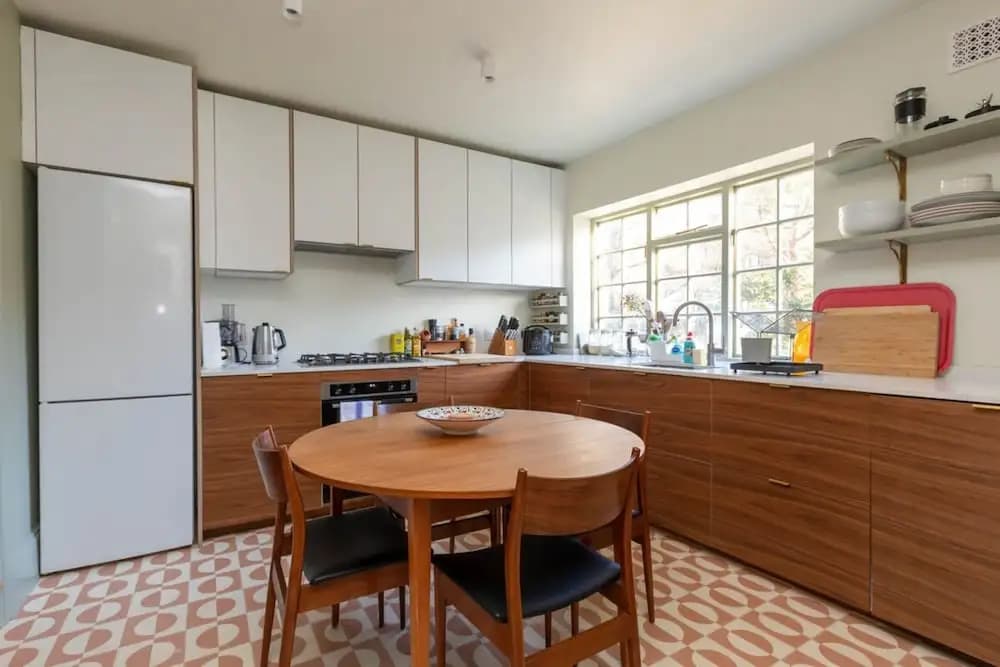 Spacious 2BD Flat By Regents Park & Camden Town! - photo 11