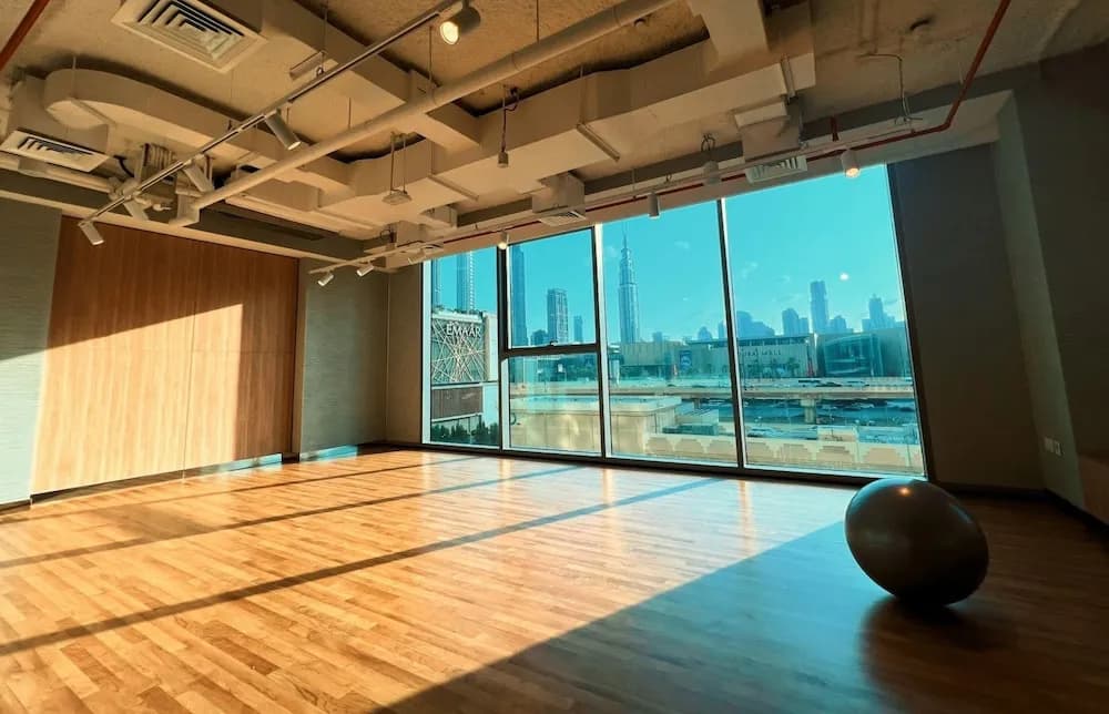 Classy Downtown 2BR w City View Balcony - photo 17
