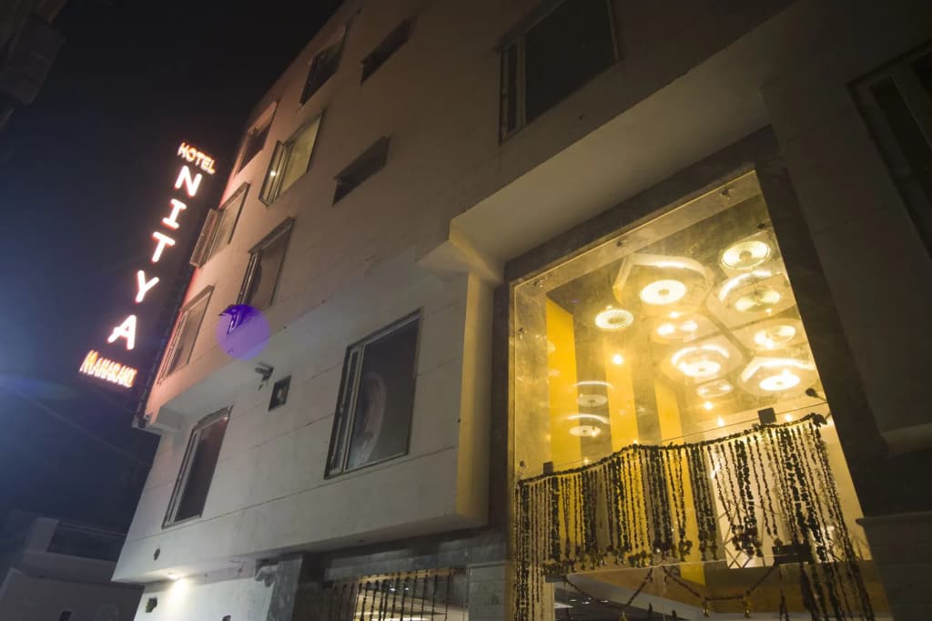 Staybook Hotel Nitya Maharani - photo 1