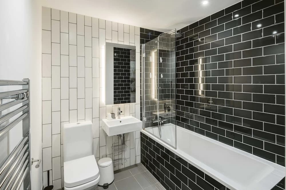 Stunning 3-bed Apartment in London - photo 9