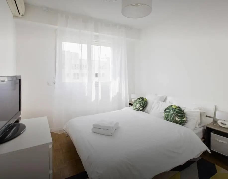 Stunning 2 bed Flat Nice front of the beach Seaview - photo 4