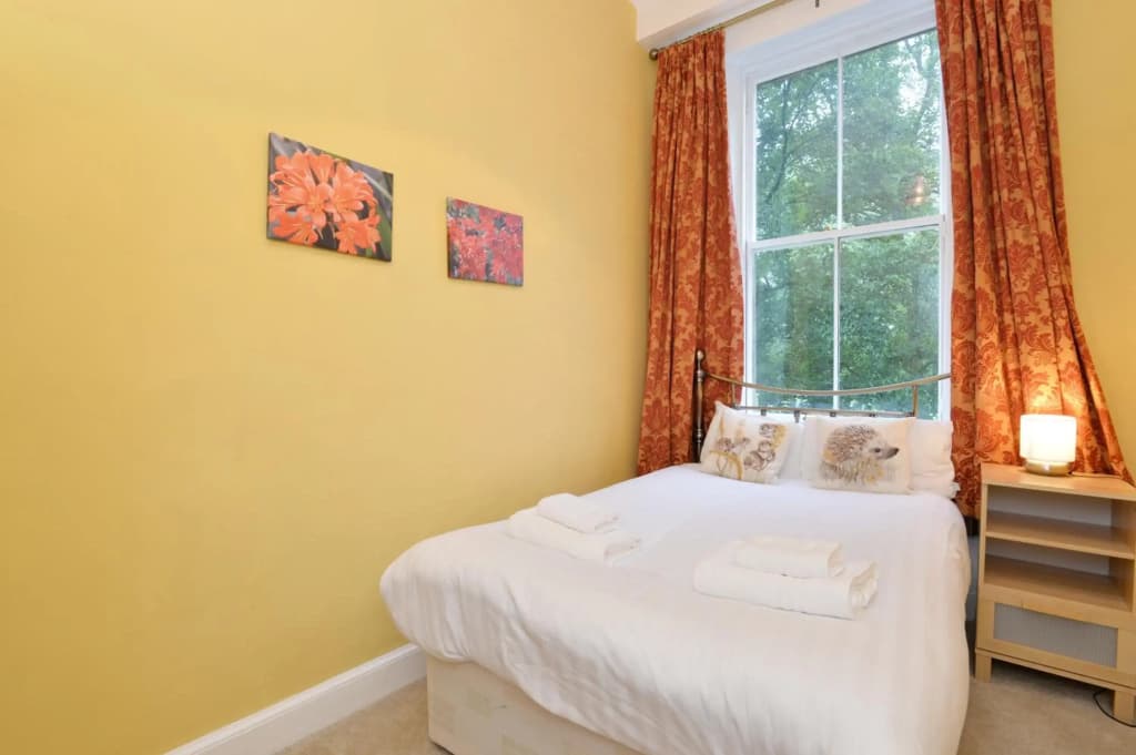Executive 3 bed in The Meadows - photo 2