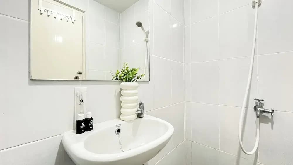 Basic And Compact Studio At Tokyo Riverside Pik 2 Apartment - photo 7