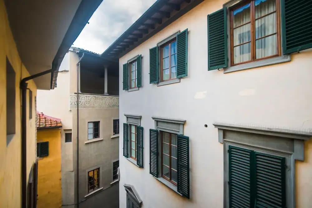Central Location in Florence Inviting 3BD Apt - photo 3