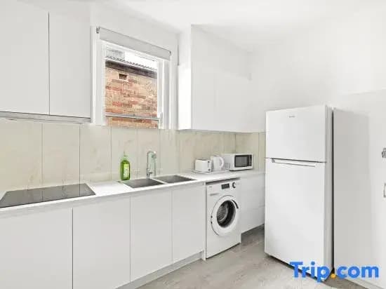 Private Room – Right by Campus & Main Street Amenities - photo 4