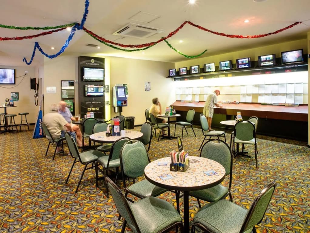 Villawood Hotel - photo 16