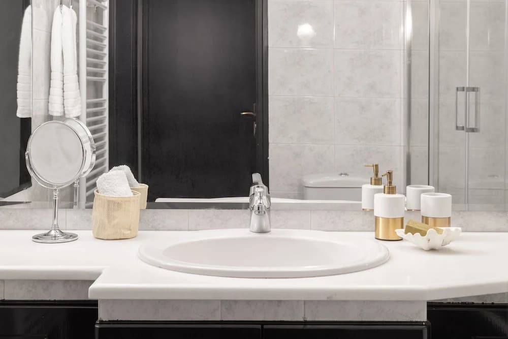 Fresh Detailed Stylish Apt at Acropolis - photo 8