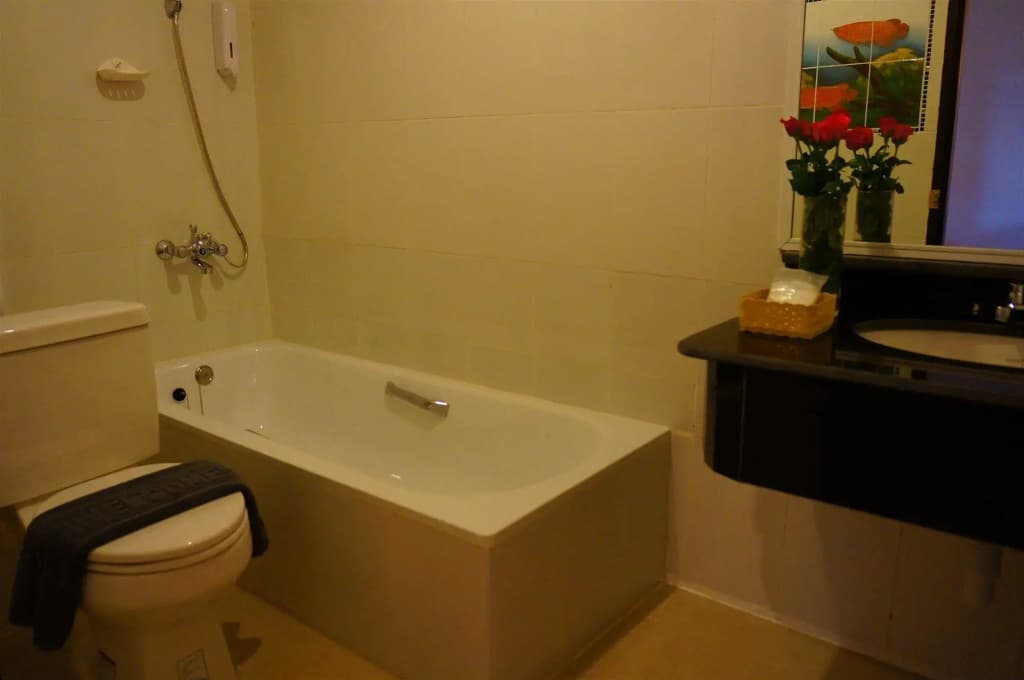 J Two S Pratunam Hotel (SHA Certified) - photo 9