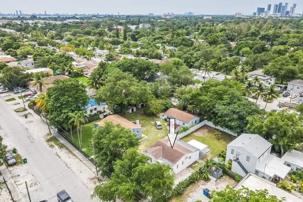 Upper Design District 3BD Home w/Jacuzzi and Backyard - photo 13