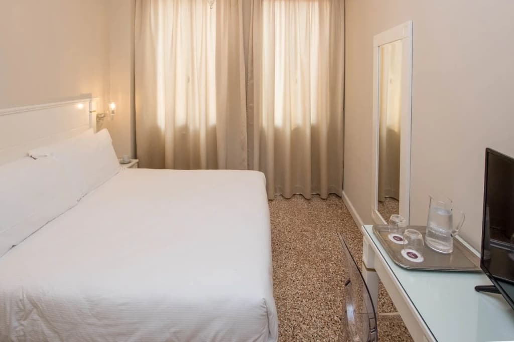IH Hotels Venezia Salute Palace Hotel - photo 3