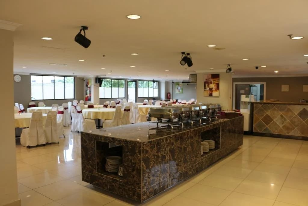 Eagle Bay Hotel - photo 15