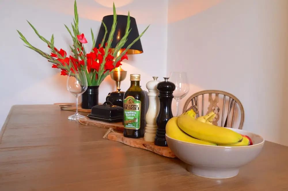2 Bedroom Flat With Views of Holyrood - photo 8