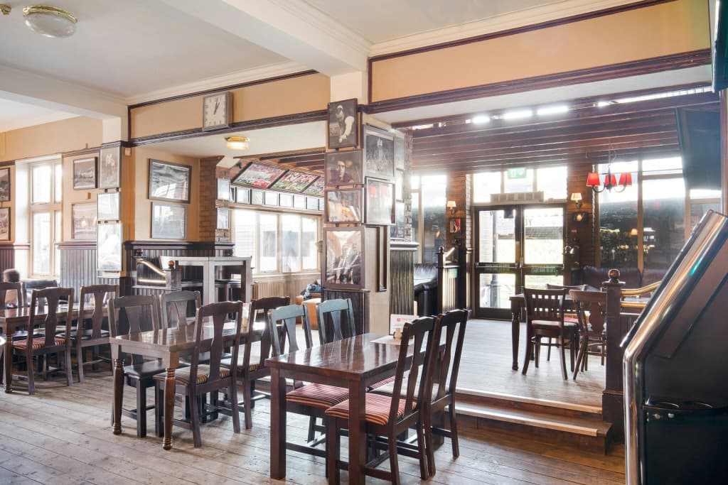 OYO The Green Man Pub and Hotel - photo 28