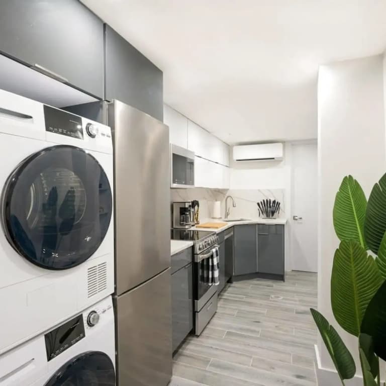 317-1d New 2BR Duplex W D Private Backyard - photo 19