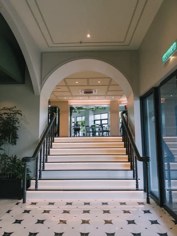 Legacy Hill Hotel - photo 10