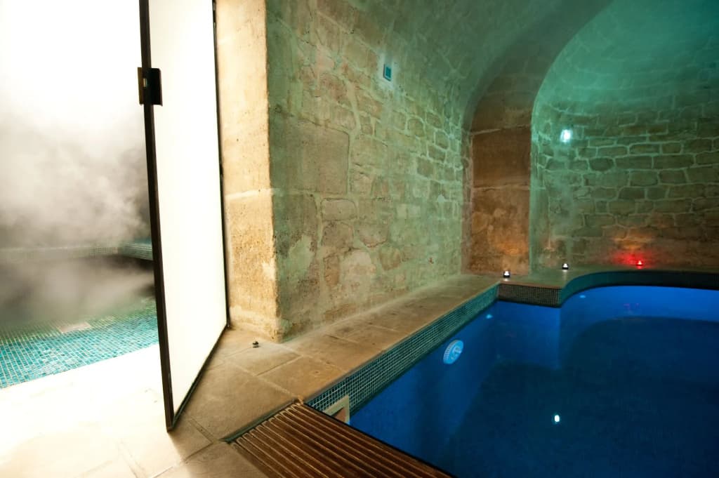 L'Hotel - photo 19