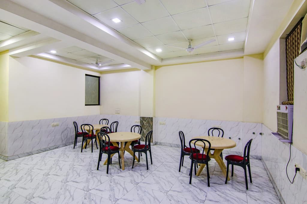 Ashok Vihar by Fabhotel - photo 12