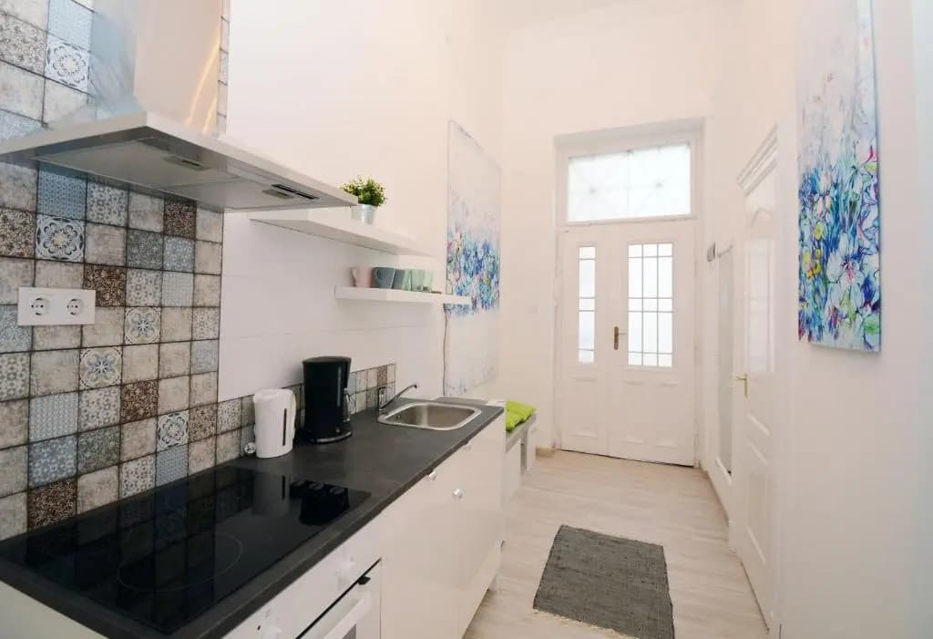 Lillybeth City Center Apartments - photo 4