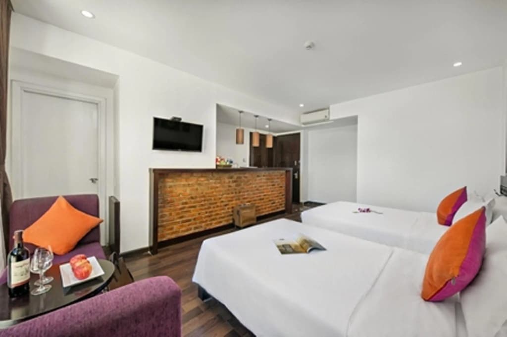 Emily and Apartment - photo 6