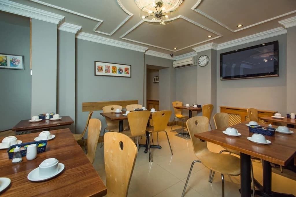Brit Hotels Earls Court - photo 16