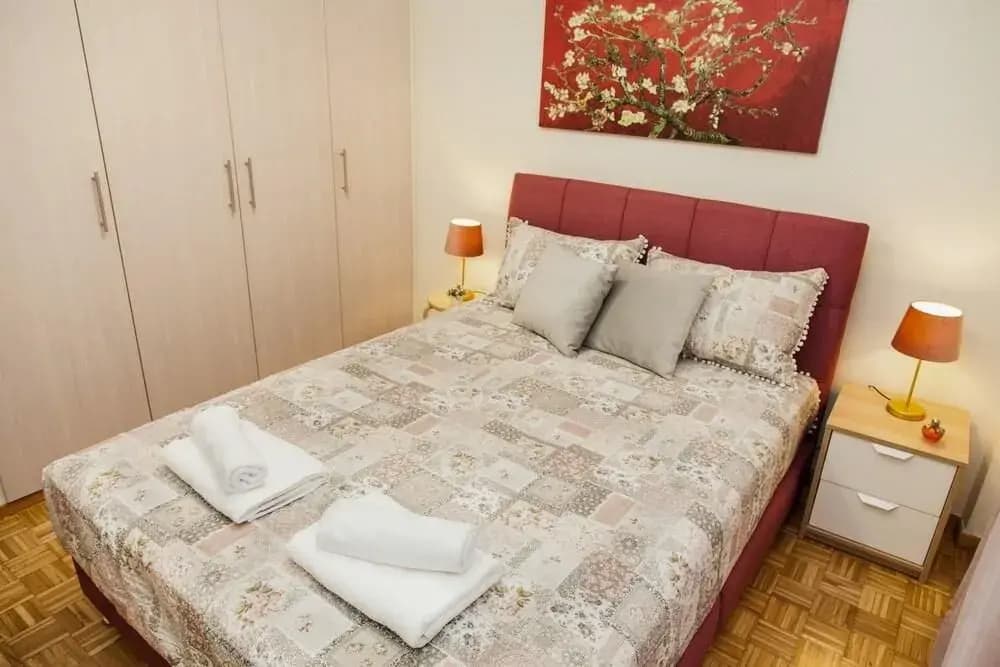 Restfull Fully Renovated Apartment in Thisio - photo 4