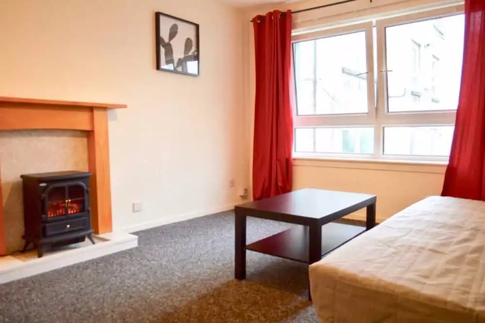 1 Bedroom Flat In Old Town - photo 4