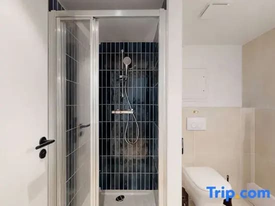 Room 1208 in a premium residence- Sport/laundry - photo 9