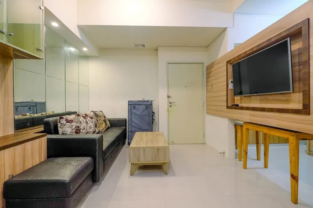 Strategic 2BR Apartment with Workspace @ Season City - photo 2