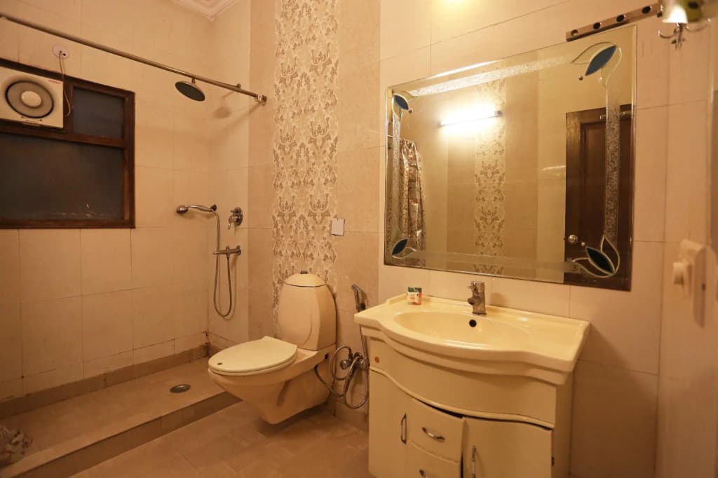 OYO DEL353 Murti Palace BED & BREAKFAST (Under the scheme of All India ) - photo 4