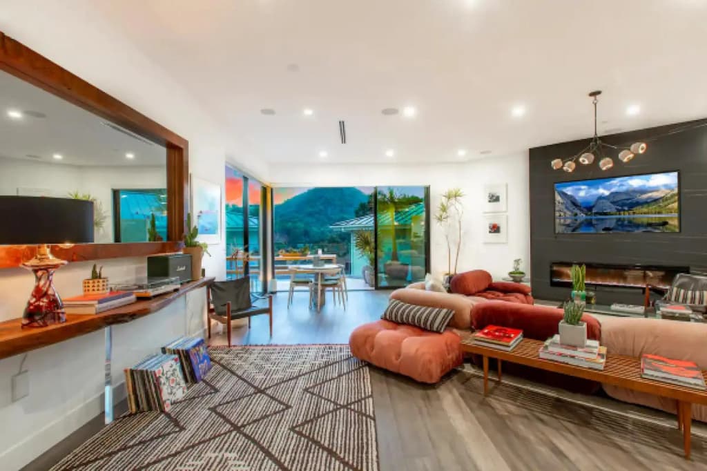 Willow Glen - Hollywood Hills Multi-level Villa With Theater & Pool - photo 44