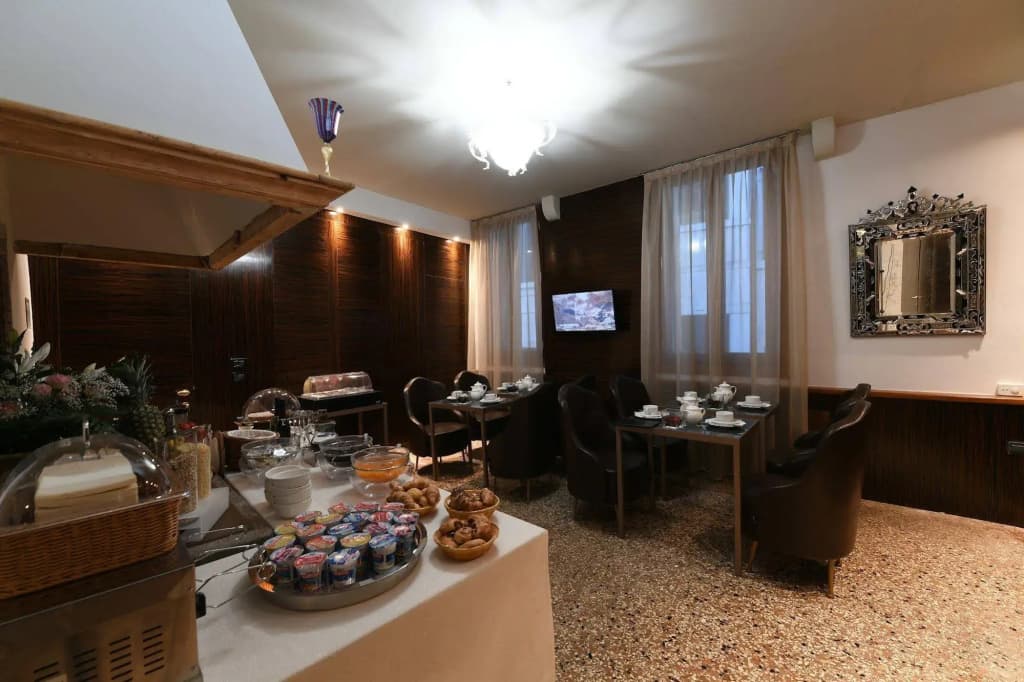 Locanda Leon Bianco on the Grand Canal - photo 22