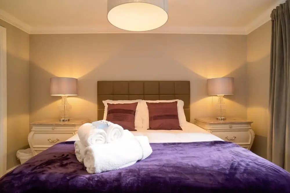 JOIVY Gorgeous Stockbridge Apt With Underground Parking - photo 2