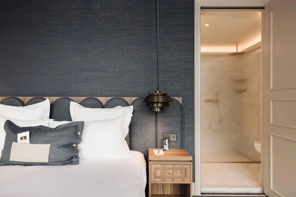 Hotel 717 - photo 44