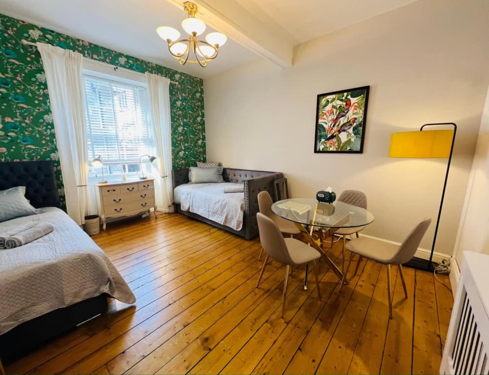 Old Town Centre Apartment 5 mins to Edinburgh Castle - photo 2