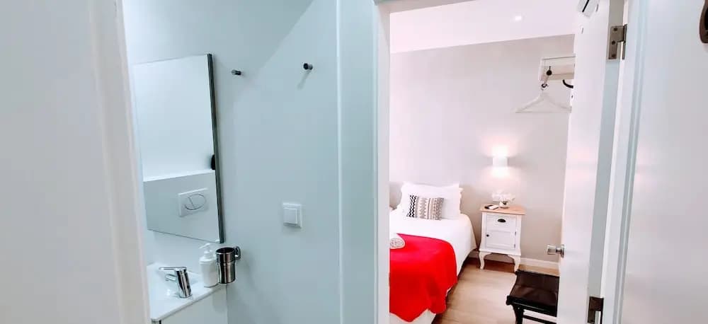 Lisbon Terrace Suites for Large Groups - photo 35