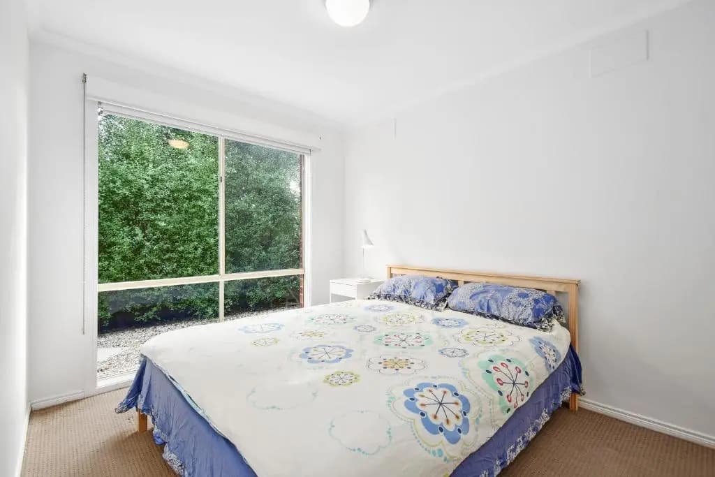 Lovely 3 bedroom unit - photo 2