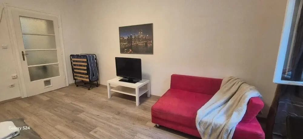Charming 1BR Apt Near Central Vienna - photo 9