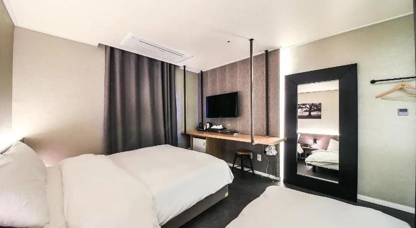 Blvd Hotel - photo 42