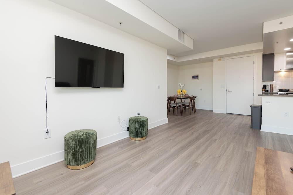 1BR Universal Studios Pool Gym Parking - photo 15