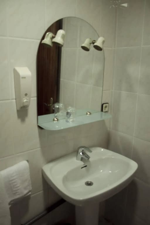 Hostal Bedmates - photo 9