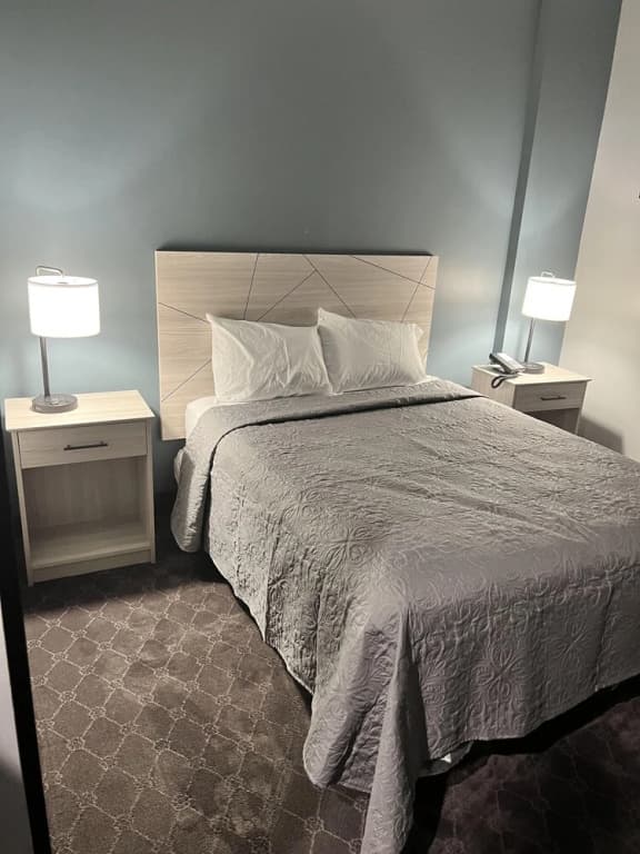 Deluxe Inn & Suites - Long Island City NYC - photo 4