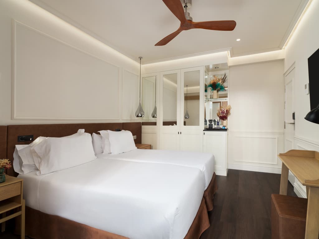 H10 Universitat Hotel - photo 5