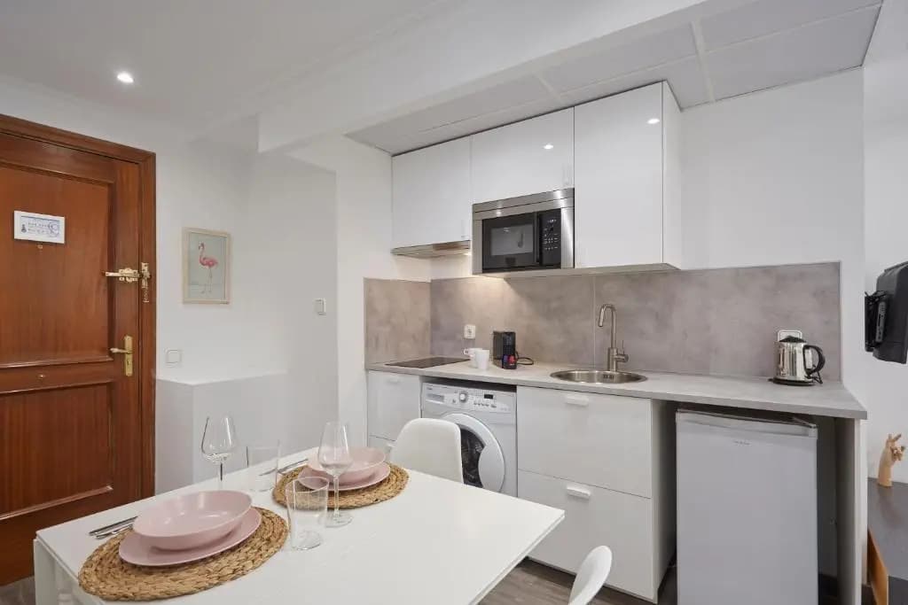 LEEWAYS APARTMENT VI in ALCALA 99 - photo 11