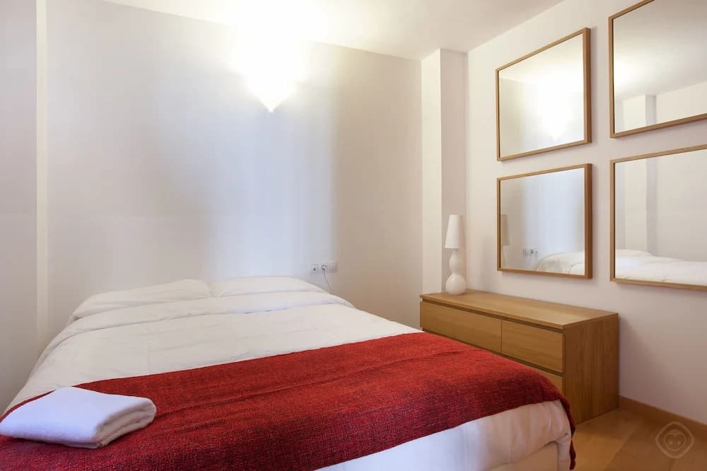 Large Guell Apartment - main photo