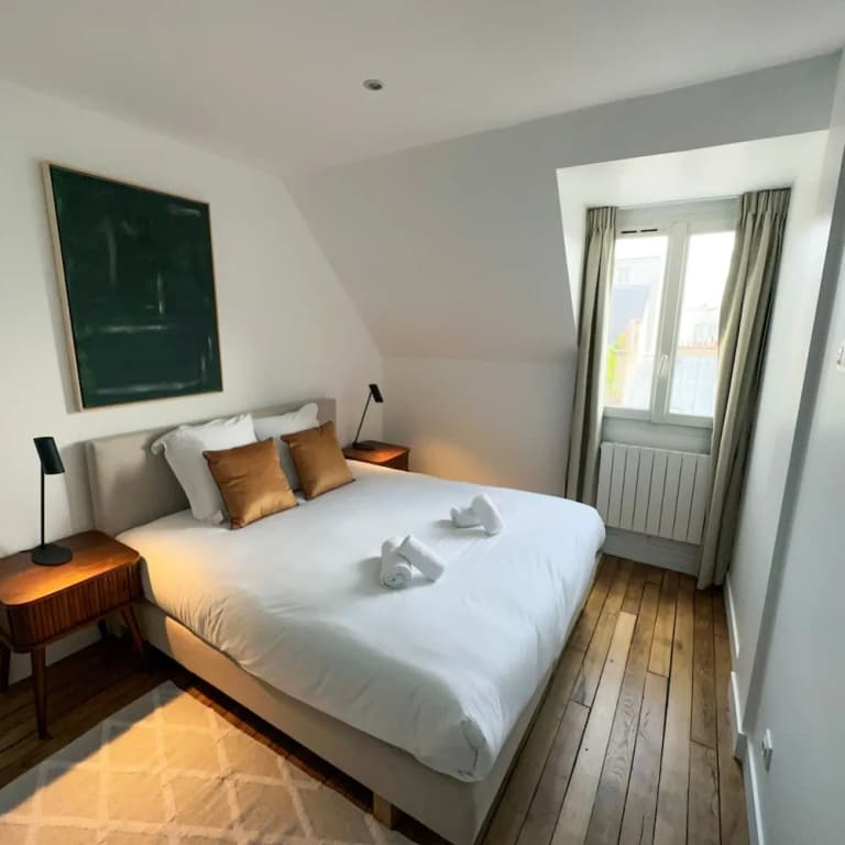 Copernic Line Elegant 3BR Apartment in Paris - photo 6