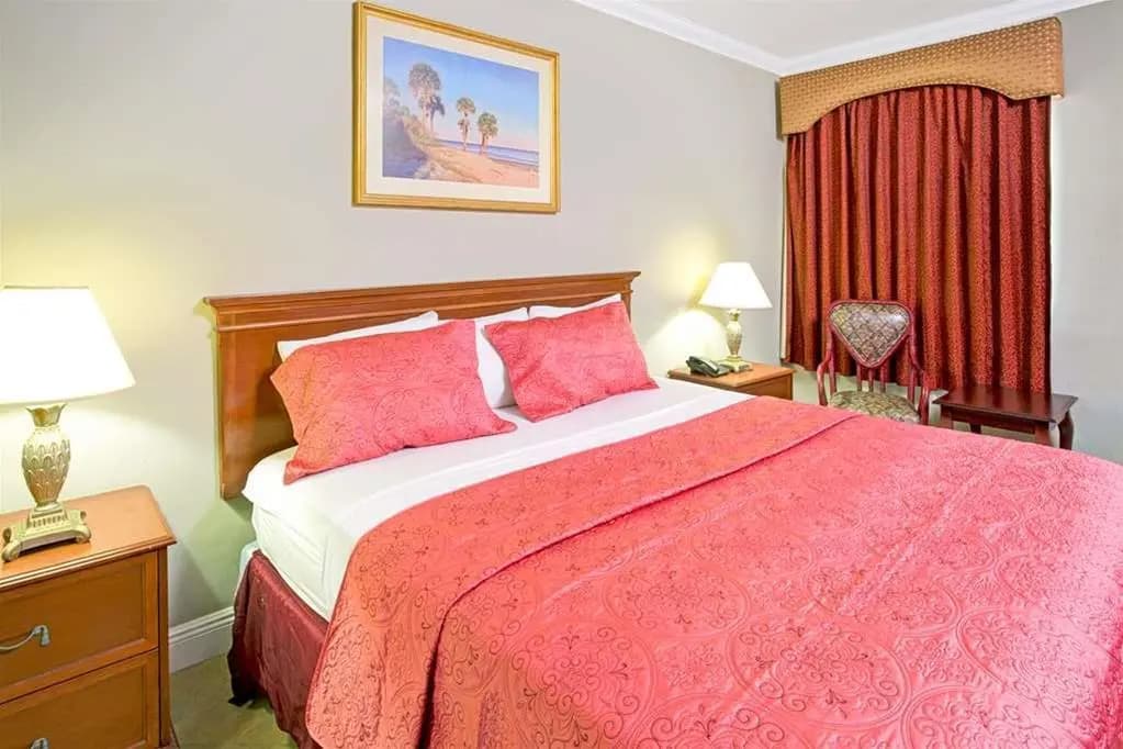 Sun And Surf Inn - photo 5