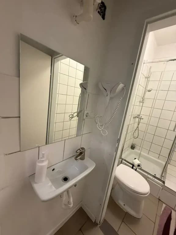 Comfy 2BR Apt Westbahnhof Area - photo 7