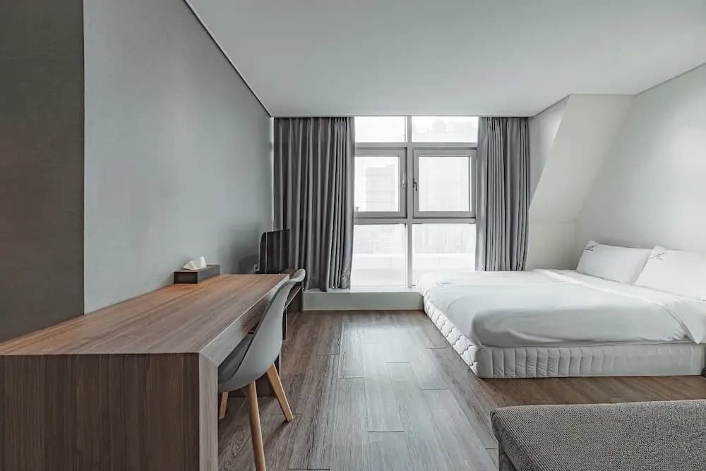 Brown Suites Hotel Sinchon Central - photo 2