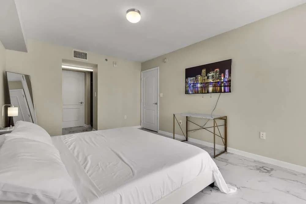 The Club at Brickell Bay Luxury Suites - photo 5