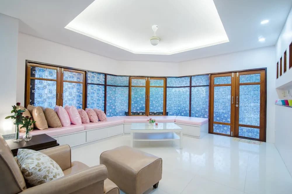 Island Blue Home Pool Villa - photo 2